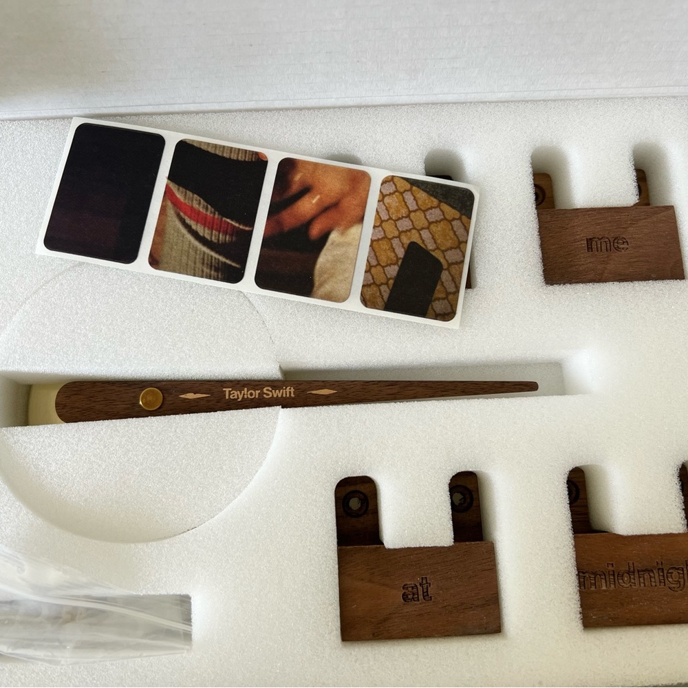 NEW IN BOX Taylor Swift Midnights CD Clock